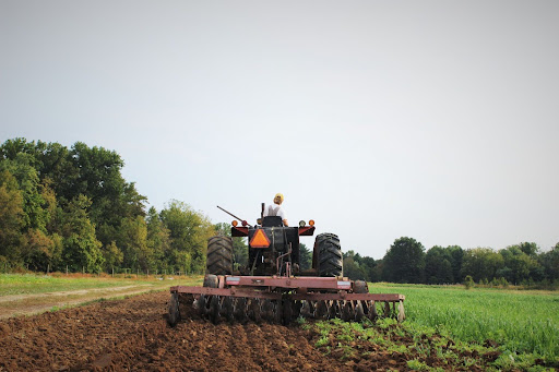 riding-tractor-on-field